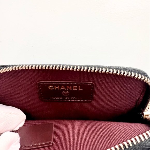 🔥 CHANEL Caviar Quilted Zip Card Holder
Wallet in Black with gold hardware - Picture 11 of 13